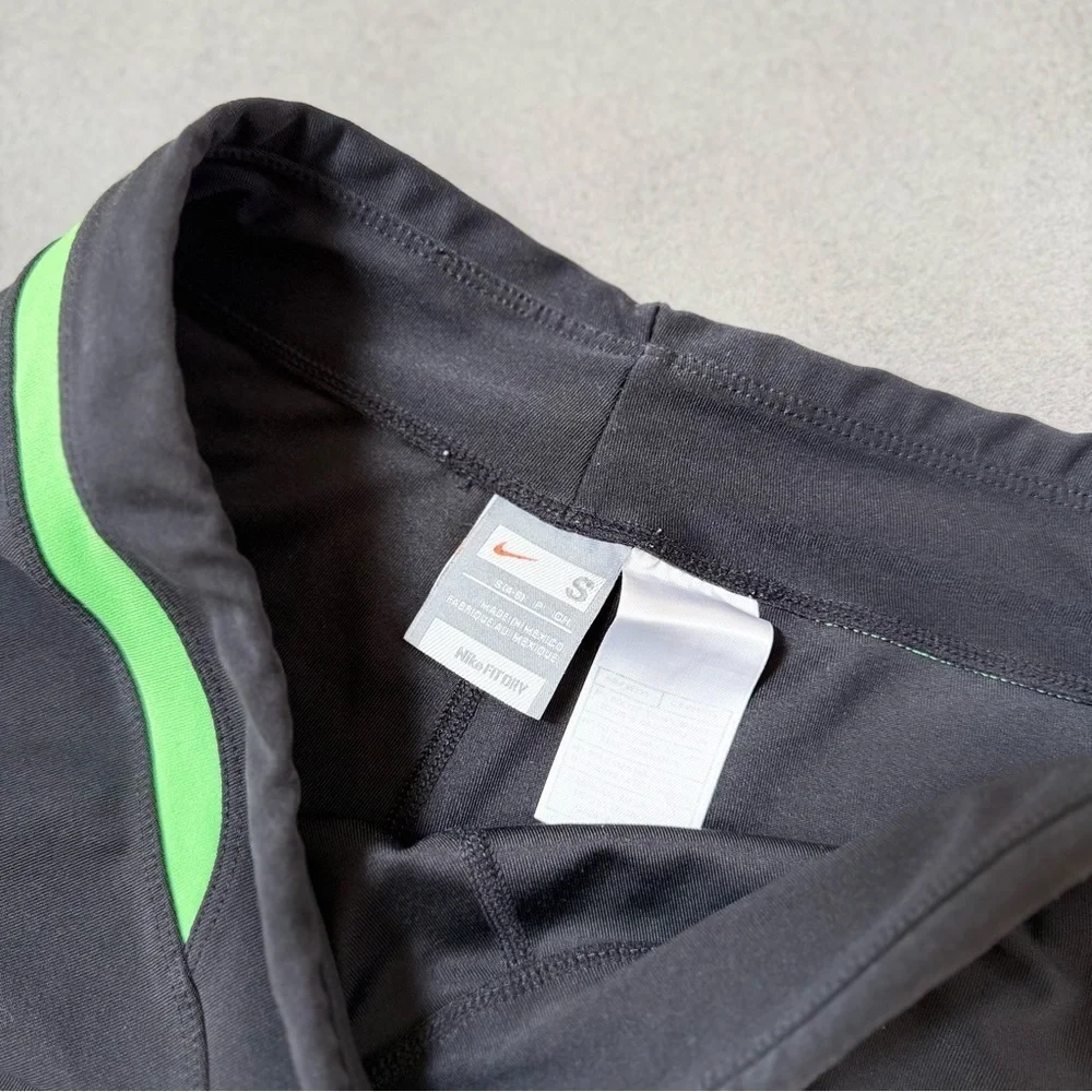 Nike Black and Green Activewear Athletic Run Shorts Women’s Size Small